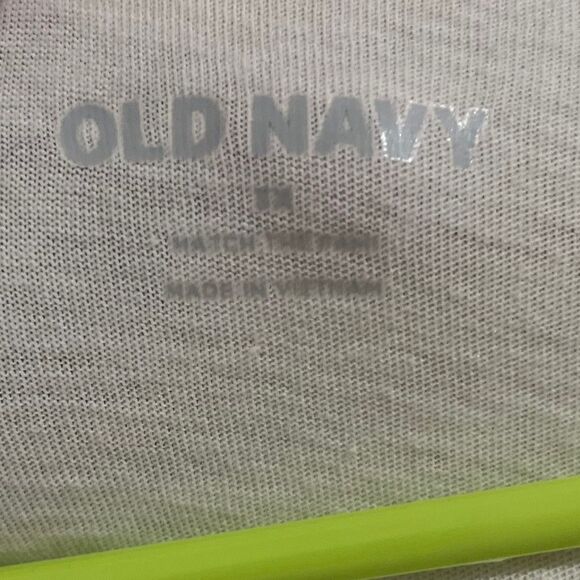 Old Navy Women’s Off White Multi Women’s Casual Shirt with “UNIDOS” Print Sz-3X - Picture 4 of 7